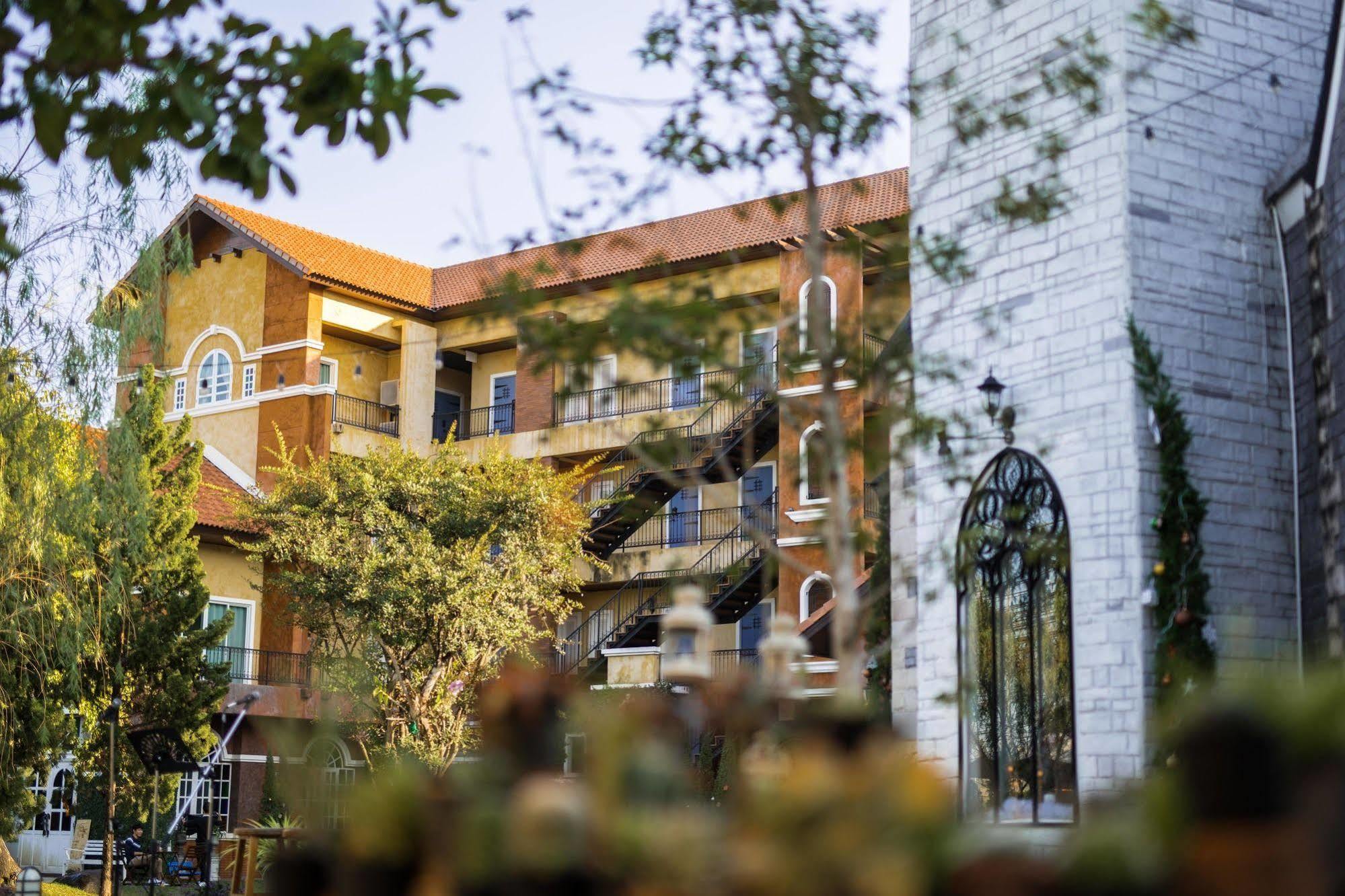 San Pareni Hotel Chiang Mai Exterior photo