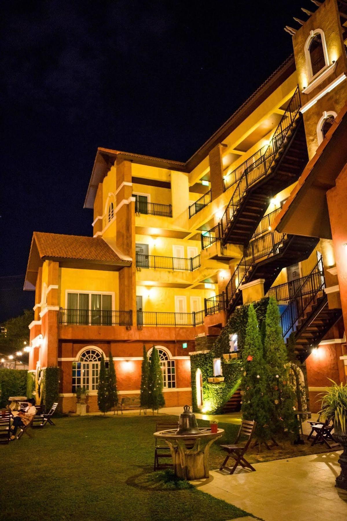 San Pareni Hotel Chiang Mai Exterior photo